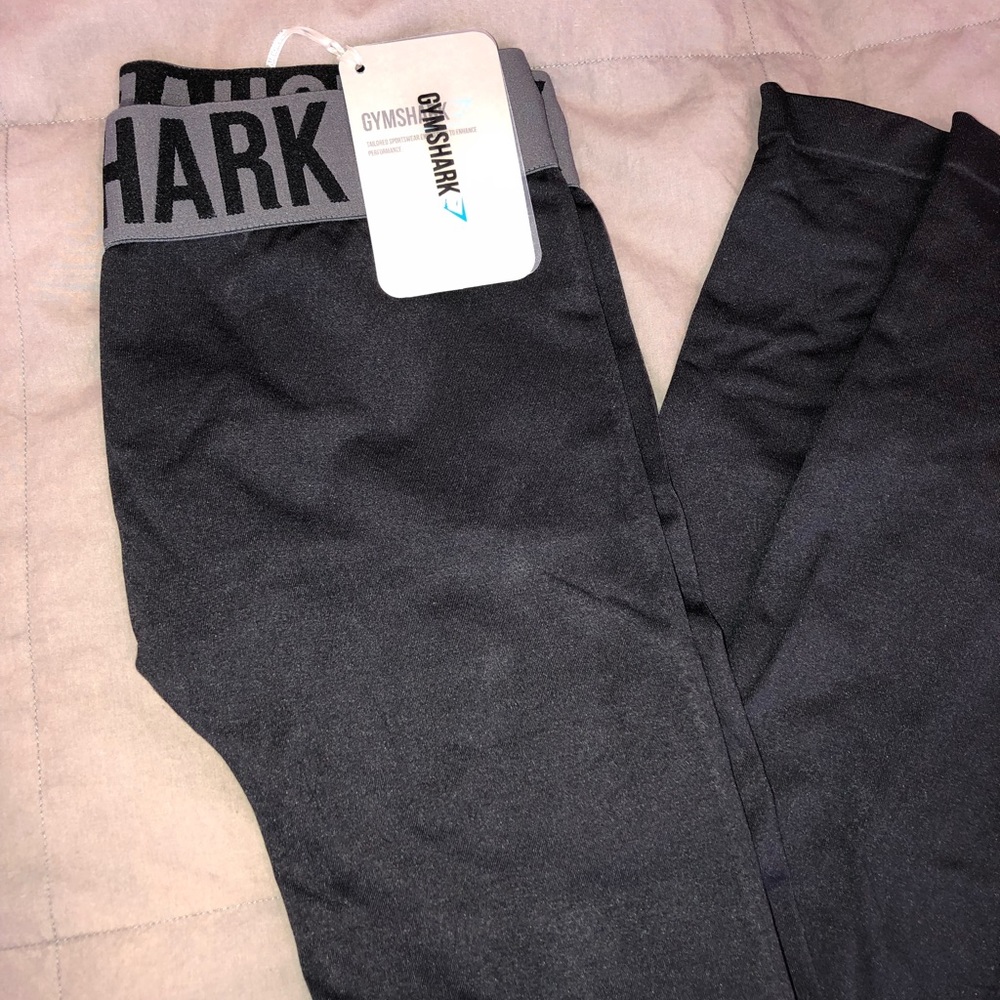 Gym shark leggings